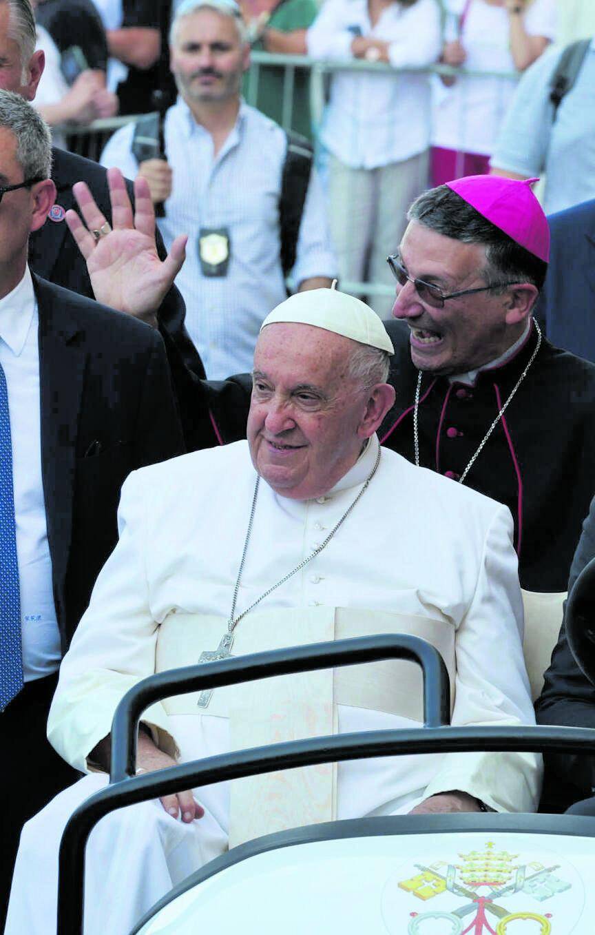 L'arma, il trolley e la fuga "Voleva uccidere il Papa". È giallo sul turco dell'Isis