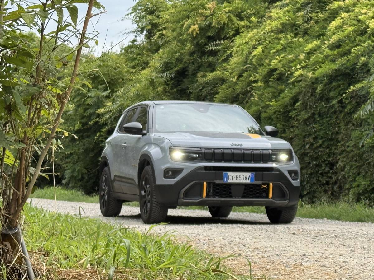 Jeep Avenger 4xe: dalla città alle strade bianche della Val Trebbia