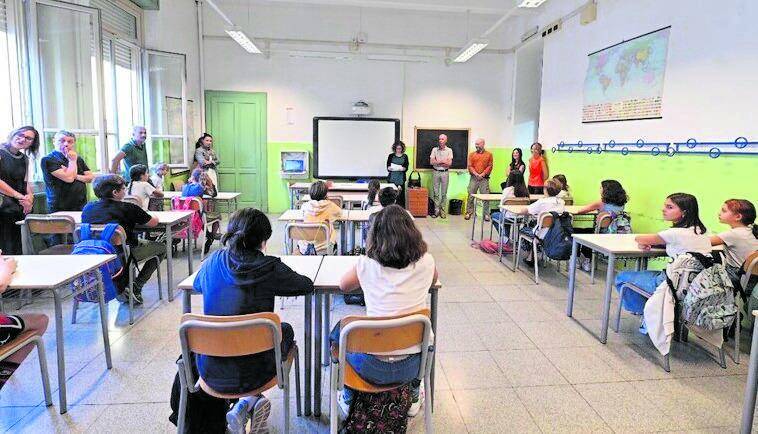 Chi dovrebbe pensare alle scuole