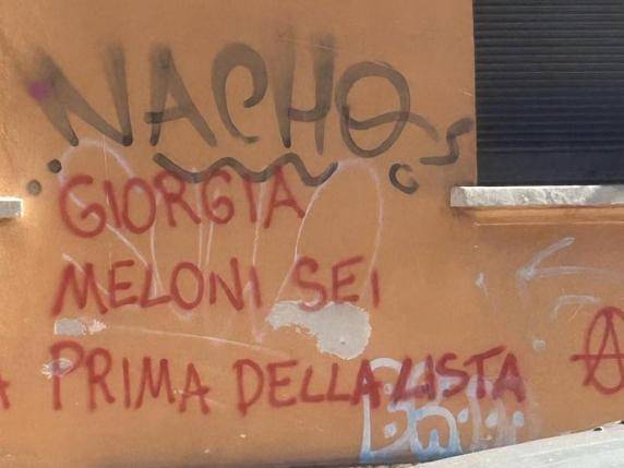 https://img.ilgcdn.com/sites/default/files/styles/xl/public/foto/2025/09/02/1756795665-minacce-meloni.jpeg?_=1756795665