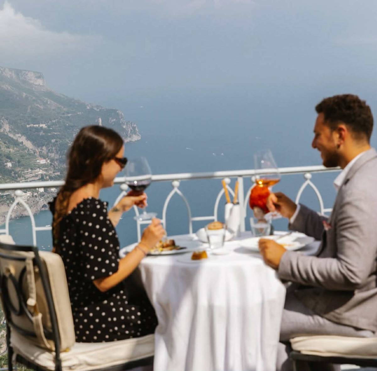 https://img.ilgcdn.com/sites/default/files/styles/xl/public/foto/2025/09/03/1756891644-caruso-bellissima-vista-ristorante-belvedere-1.jpeg?_=1756892146