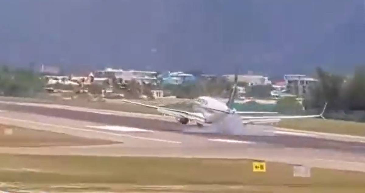 https://img.ilgcdn.com/sites/default/files/styles/xl/public/foto/2025/09/10/1757496383-aereo-atterraggio.jpg?_=1757496383