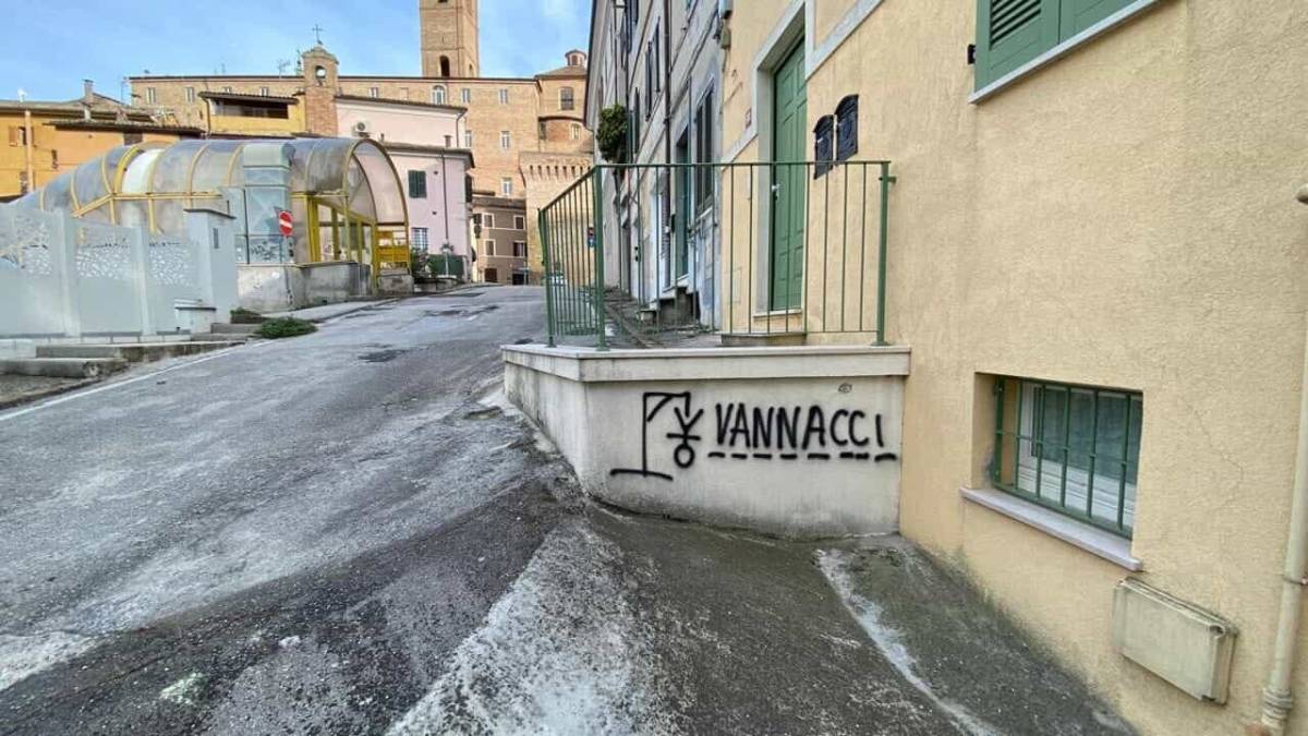 https://img.ilgcdn.com/sites/default/files/styles/xl/public/foto/2025/09/15/1757924628-murales-vannacci.jpg?_=1757924628