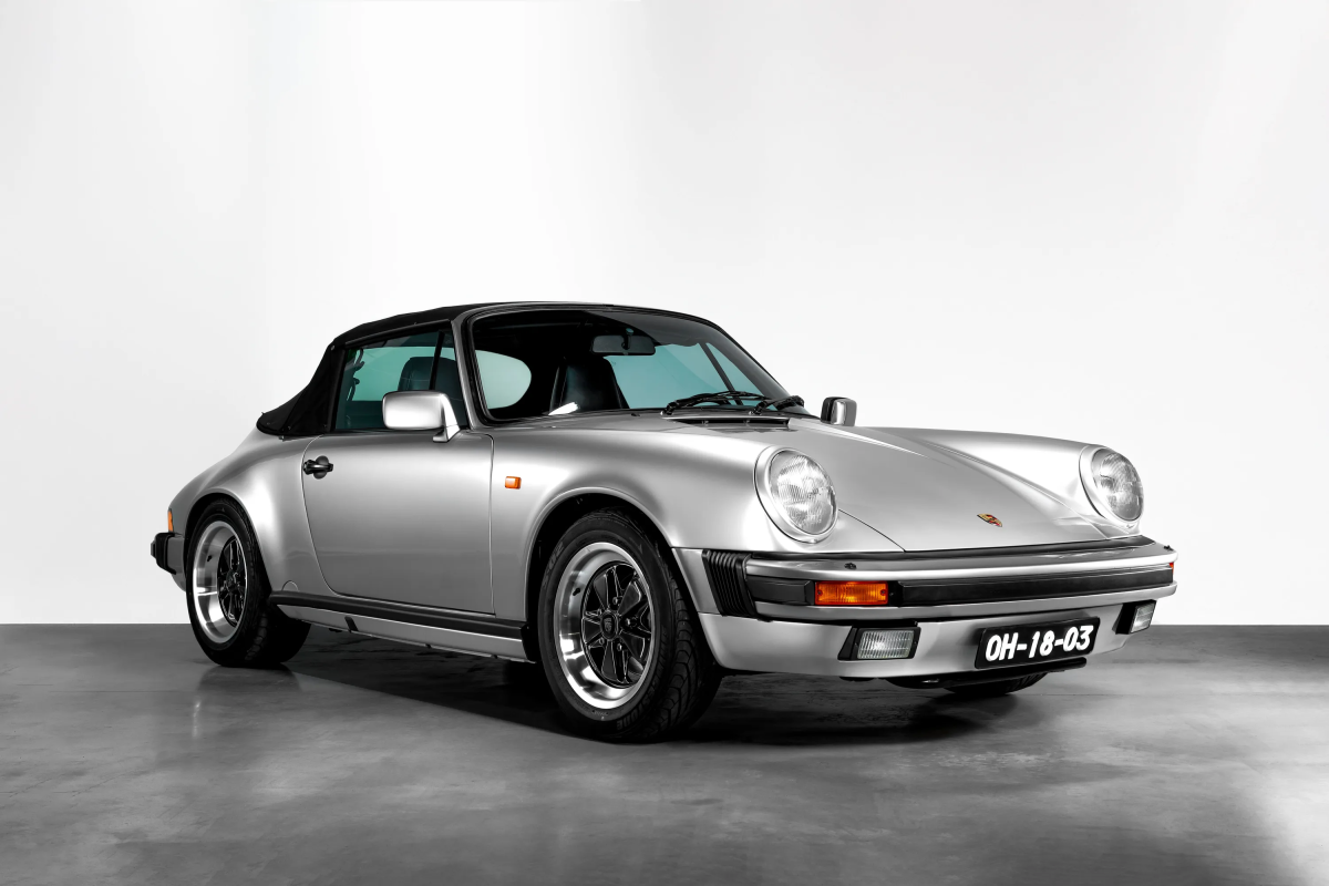 https://img.ilgcdn.com/sites/default/files/styles/xl/public/foto/2025/09/17/1758117387-porsche-senna-silver-2.jpg?_=1758117387