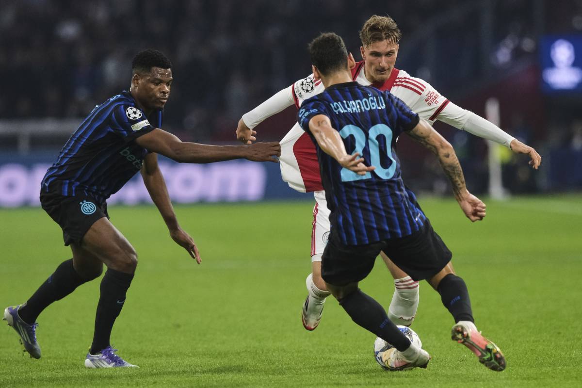 https://img.ilgcdn.com/sites/default/files/styles/xl/public/foto/2025/09/17/1758140923-ajax-inter-calhanoglu-dumfries.jpg?_=1758140923