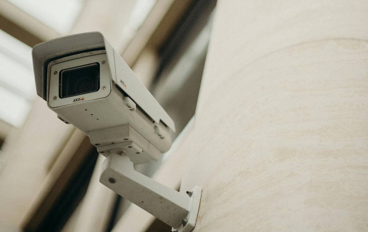 https://img.ilgcdn.com/sites/default/files/styles/xl/public/foto/2025/10/03/1759524231-videocamera-pexels-cottonbro-3205737-mod.JPG?_=1759524231
