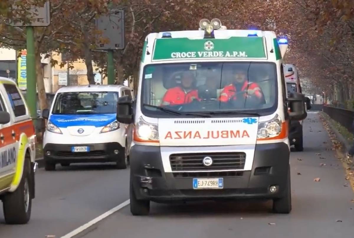 https://img.ilgcdn.com/sites/default/files/styles/xl/public/foto/2025/10/06/1759773501-ambulanza.jpg?_=1759773501