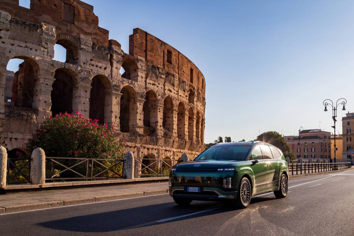 https://img.ilgcdn.com/sites/default/files/styles/xl/public/foto/2025/10/11/1760166956-hyundai-ioniq-9-2.jpeg?_=1760166956