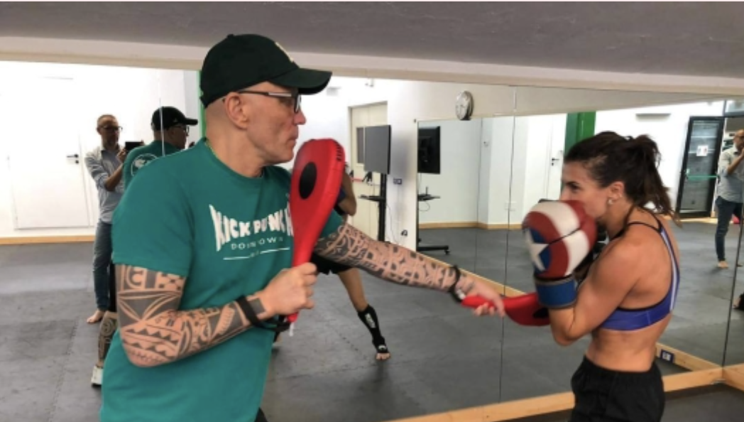 Addio ad Angelo Valente, leggenda della kickboxing: allenò Vieri, Maldini, Elisabetta Canalis e Sfera Ebbasta