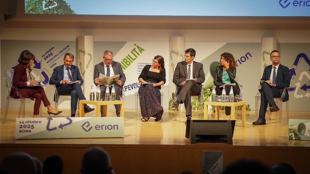 https://img.ilgcdn.com/sites/default/files/styles/xl/public/foto/2025/10/15/1760533736-erion-evento-sostenibilita-econsapevolezza-2.jpg?_=1760533736
