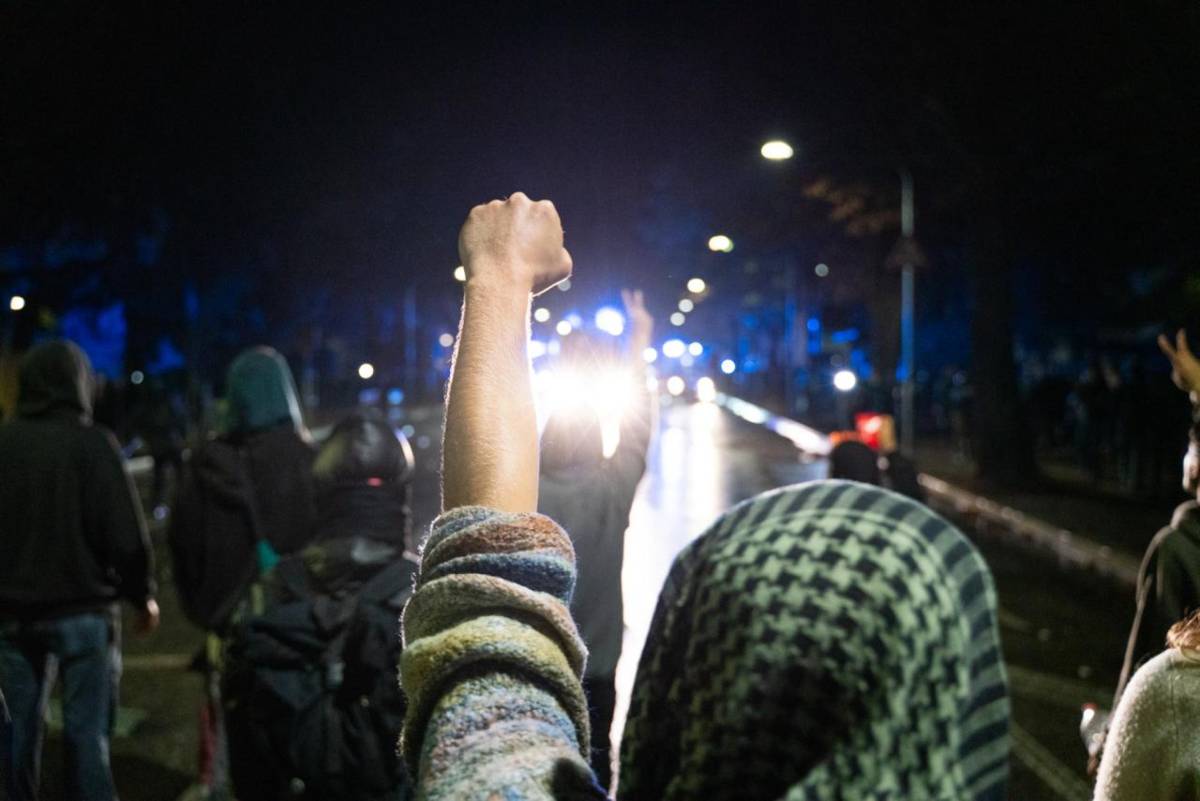 Vergogna a Udine: ancora una volta la sinistra si porta i violenti al seguito