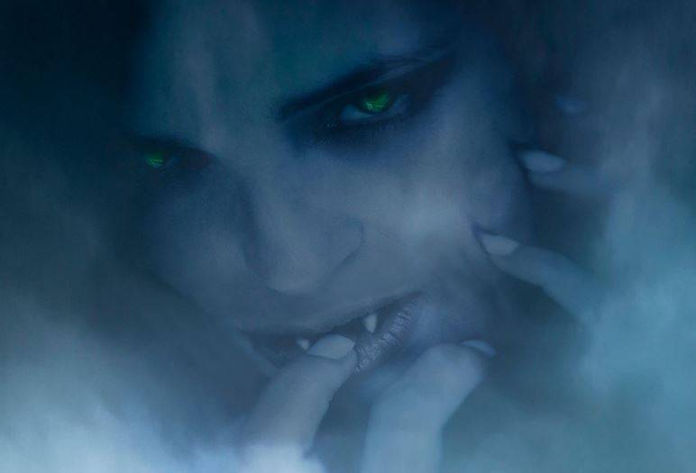 https://img.ilgcdn.com/sites/default/files/styles/xl/public/foto/2025/10/16/1760601736-vampira.JPG?_=1760601736