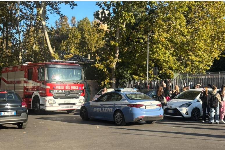 Evacuato il Liceo Marconi di Pescara: decine di studenti intossicati da una sostanza irritante