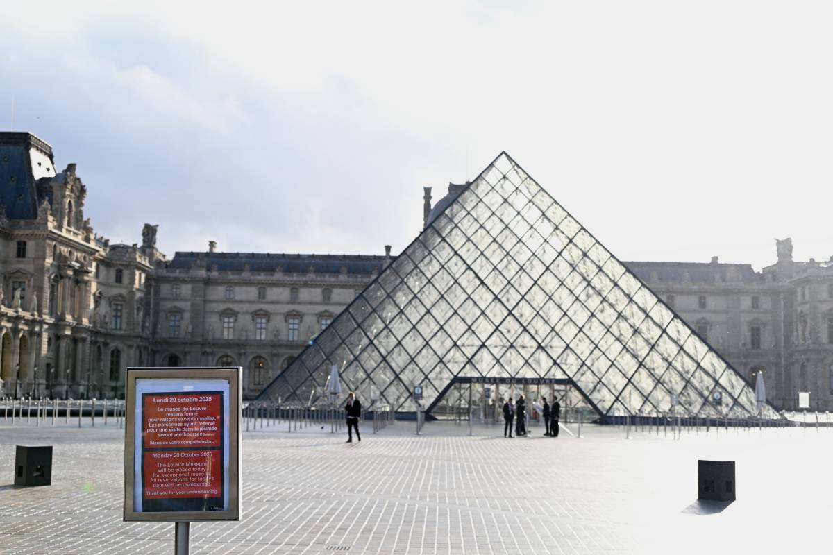 Louvre nel caos: l’acqua invade le sale dei capolavori italiani. Danni pesantissimi agli affreschi