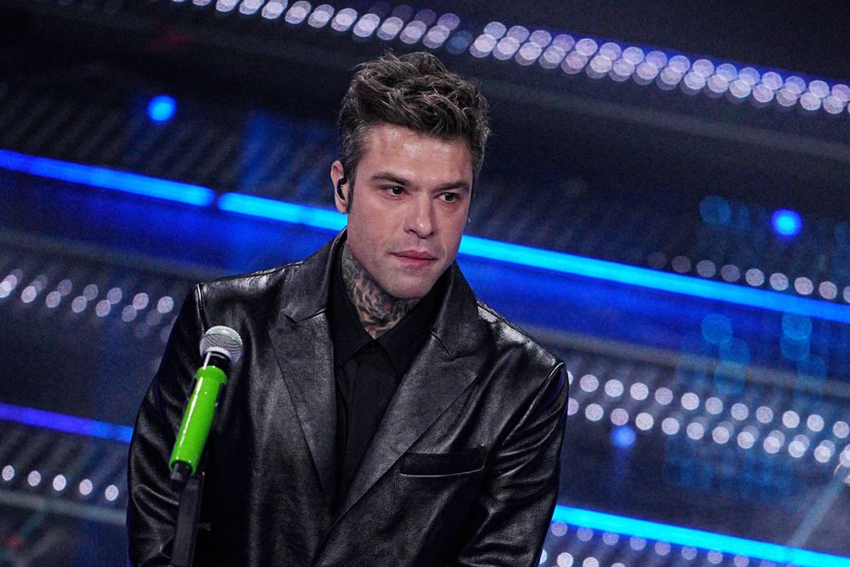 https://img.ilgcdn.com/sites/default/files/styles/xl/public/foto/2025/10/22/1761114394-fedez.jpg?_=1761114394
