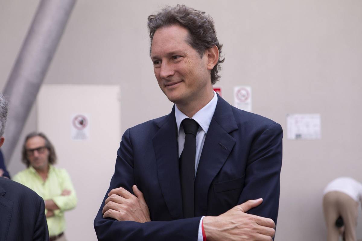 "Pensino a guidare e a parlare meno". Il duro attacco di John Elkann ai piloti Ferrari