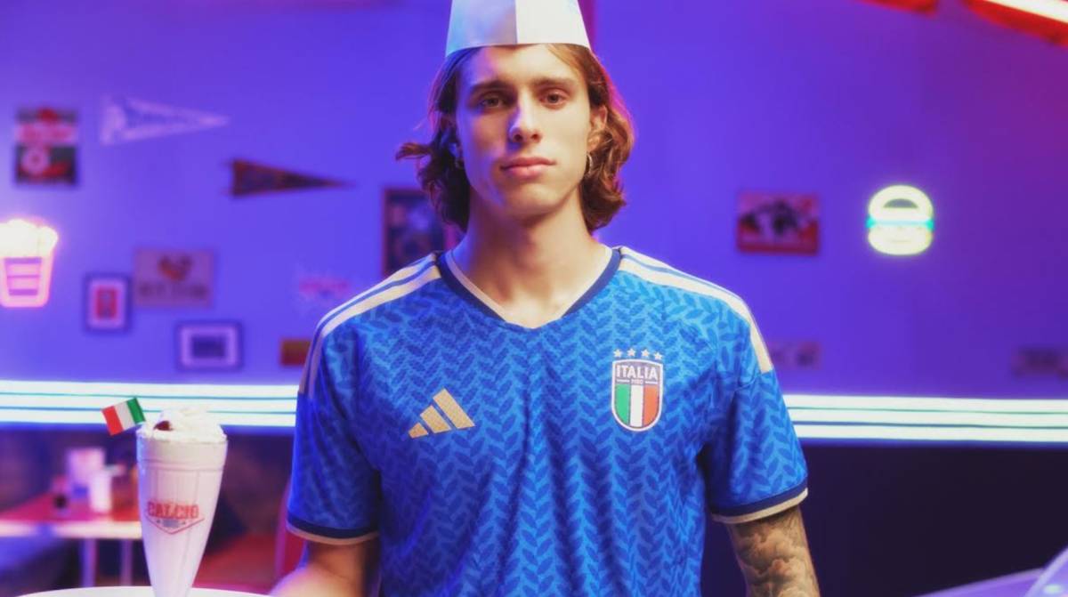 Adidas e FIGC presentano “Calcio Diner” con Calafiori nelle vesti di cameriere