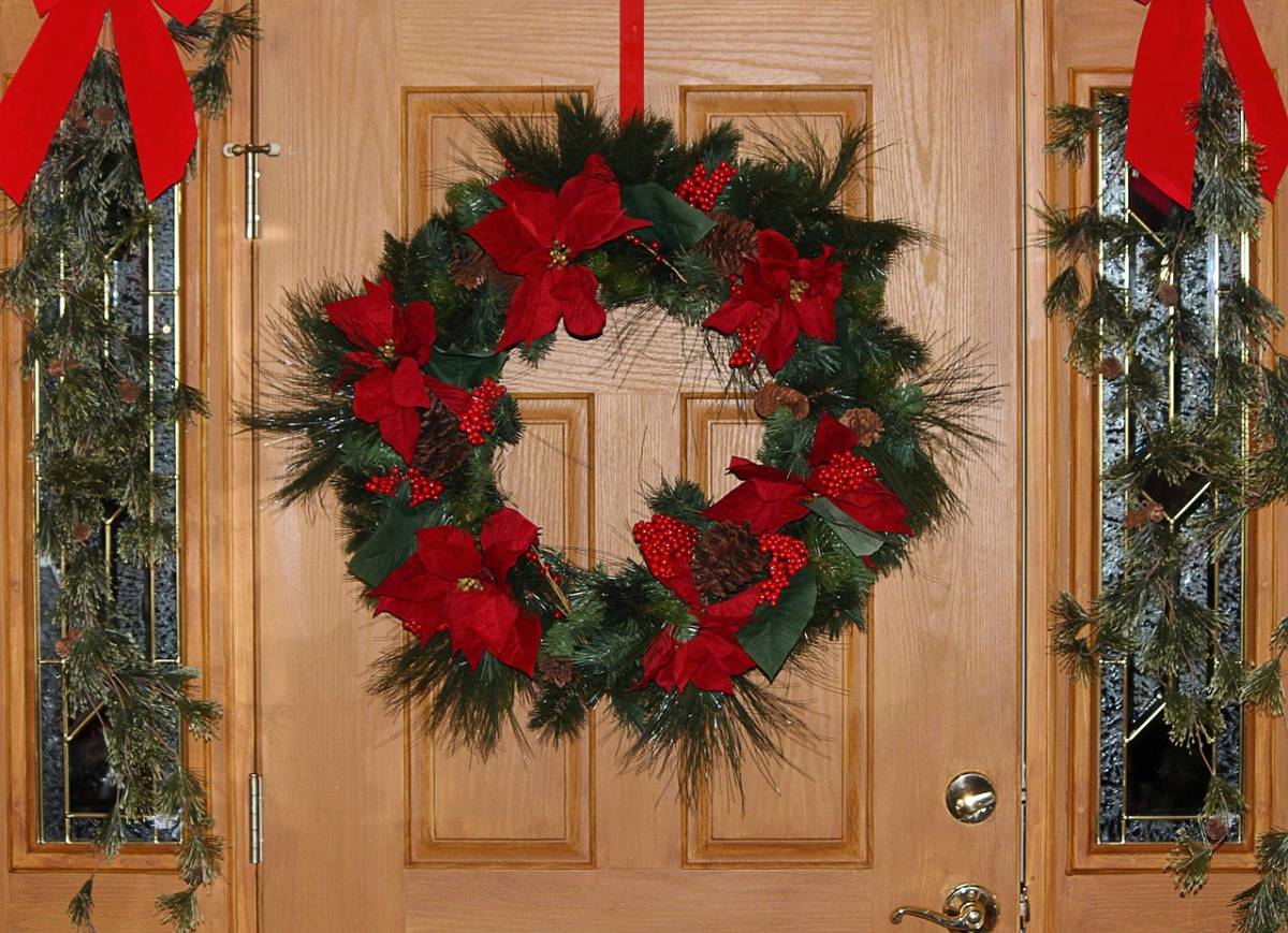 https://img.ilgcdn.com/sites/default/files/styles/xl/public/foto/2025/12/13/1765649414-christmas-wreath-69130-1280.jpg?_=1765649414