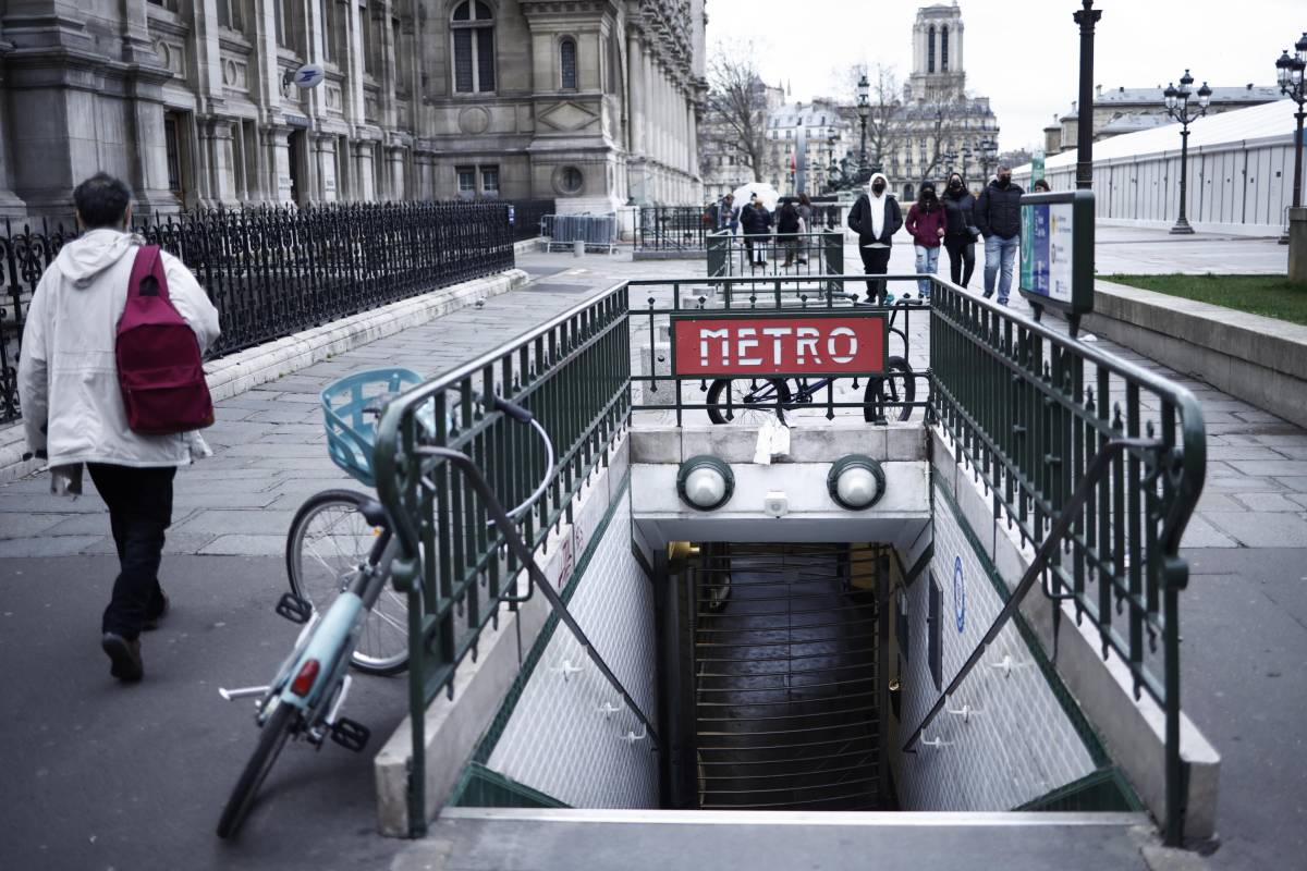 Casa, Parigi fa la guerra agli alloggi vuoti. E in Italia?
