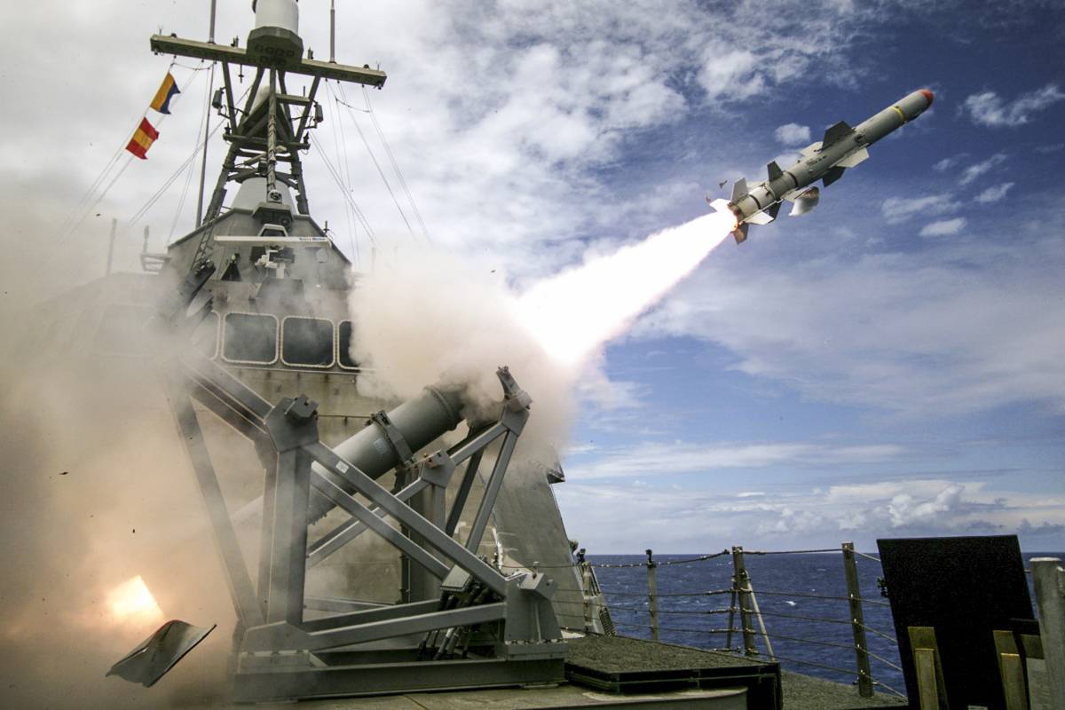 https://img.ilgcdn.com/sites/default/files/styles/xl/public/foto/2026/02/05/1770310736-uss-coronado-launches-first-over-horizon-missle.jpg?_=1770310736