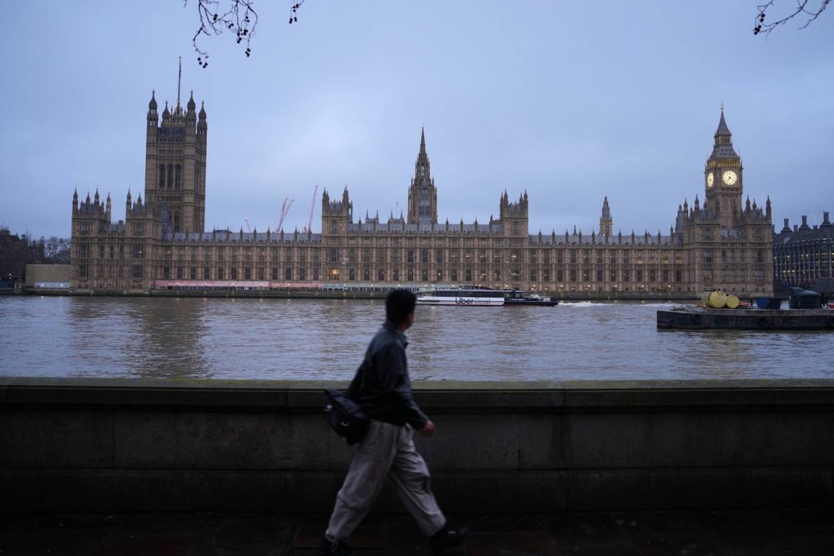 Tredicenne accoltella al collo i coetanei a scuola: "Gridava Allah Akbar"