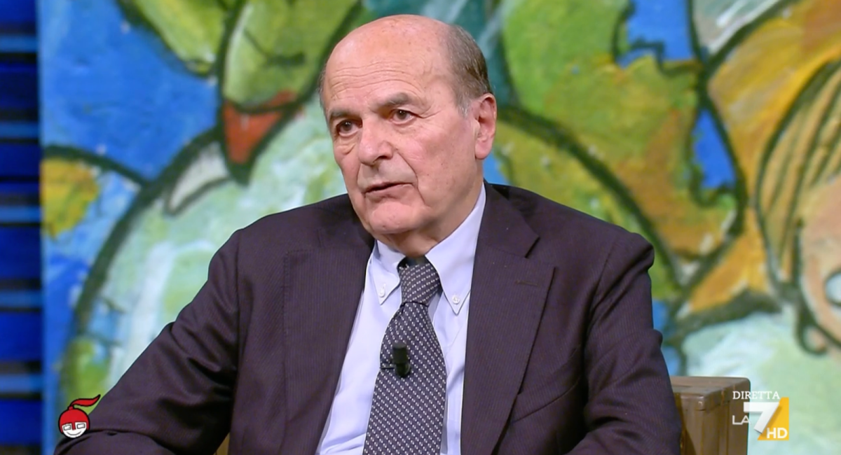 "Questa qui sarebbe una patriota?". Bersani insulta Meloni