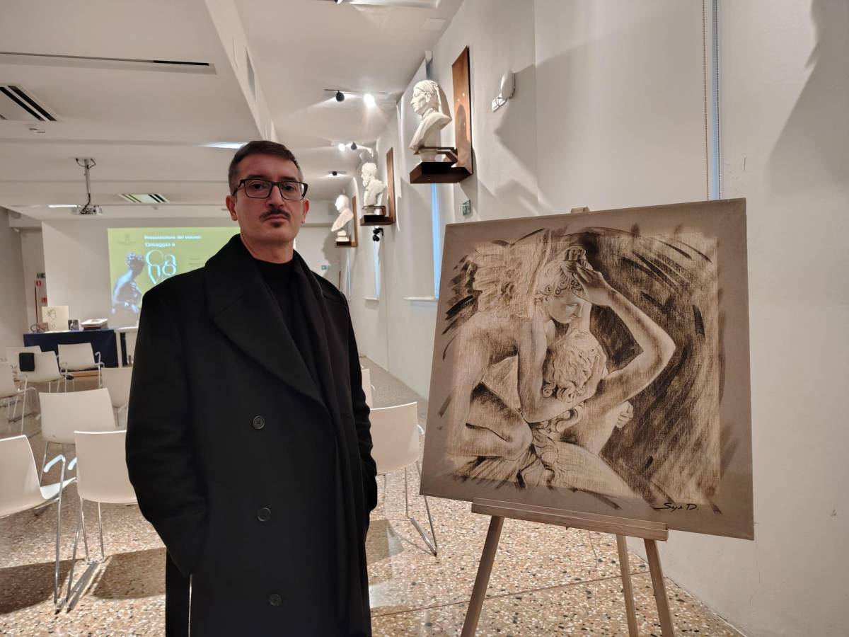 https://img.ilgcdn.com/sites/default/files/styles/xl/public/foto/2026/02/11/1770808782-domenico-sepe-scultore-durante-presentazione-foto.jpg?_=1770808785