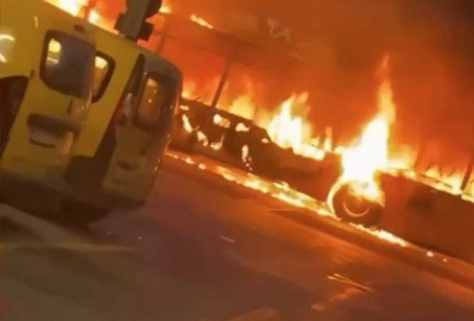 https://img.ilgcdn.com/sites/default/files/styles/xl/public/foto/2026/03/10/1773175802-incendio-autobus.JPG?_=1773175802