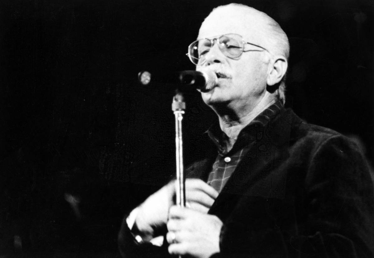 Il poeta ruvido che portò il cielo d'autore nella stanza della musica pop