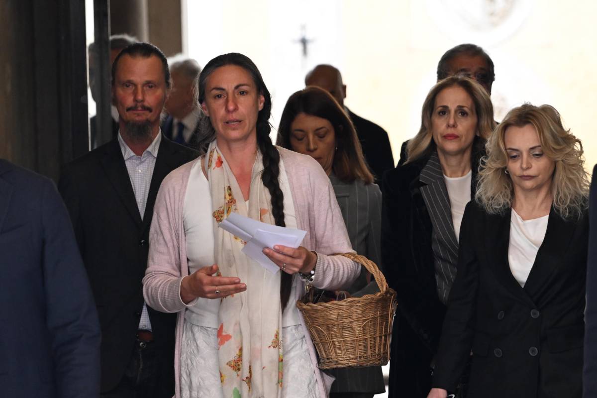 Famiglia nel bosco, la mamma non può vedere i figli nel giorno del compleanno: respinto l'appello