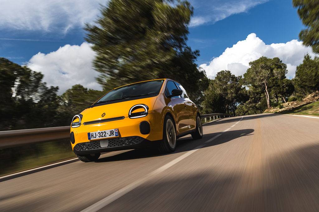 Nuova Twingo, la piccola Renault riparte dalla città con una formula elettrica più fresca, semplice e pop