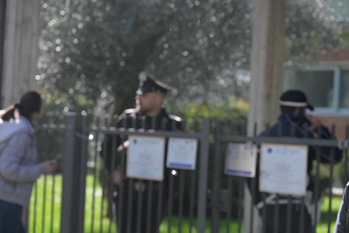 La prof colpita dal 13enne: le chat violente e il tifo social