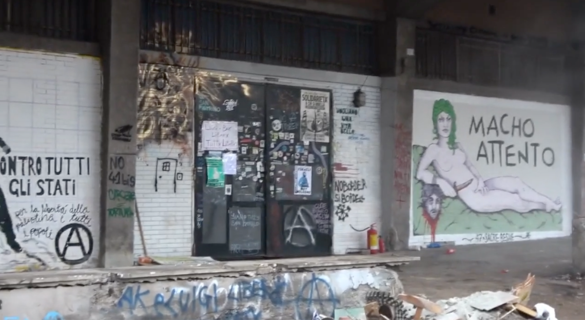 Anarchici, sgomberato un ritrovo occupato a Catania: “Lupo resiste”