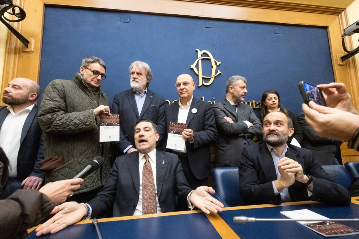 Conferenza remigrazione, sospesi i parlamentari Pd, M5s e Avs che hanno occupato la sala