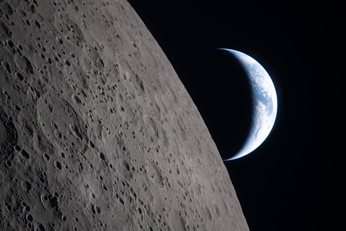 La prima foto della Terra dal lato oscuro della Luna