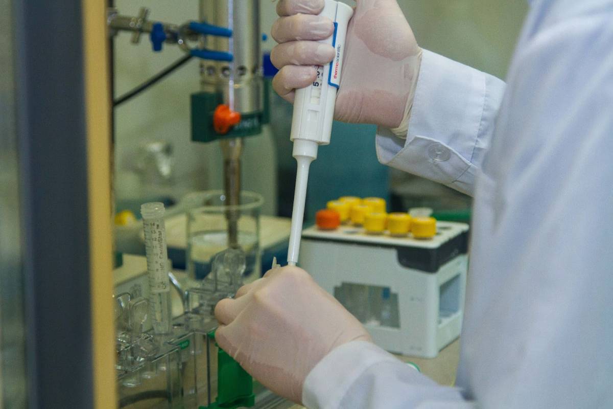 Tumori, il risultato choc di una ricerca: il rischio di ammalarsi è più alto nei single (5 volte di più)