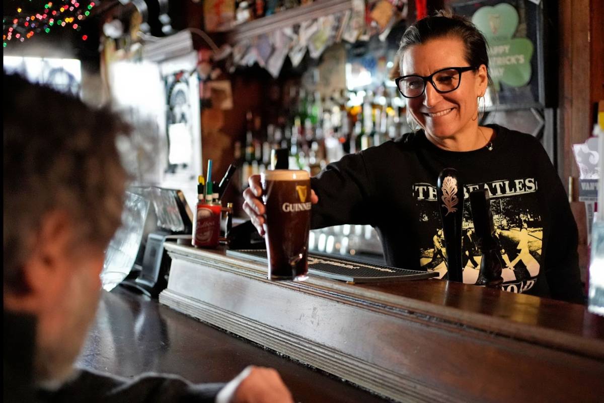 L’AI chiama i pub e smaschera i rincari sulla birra: così un ingegnere ha fatto scendere i prezzi