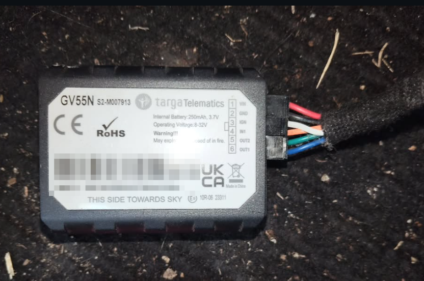 “Ci controllano”. La gaffe degli antagonisti: pensano di essere spiati, ma è solo la scatola nera dell'assicurazione