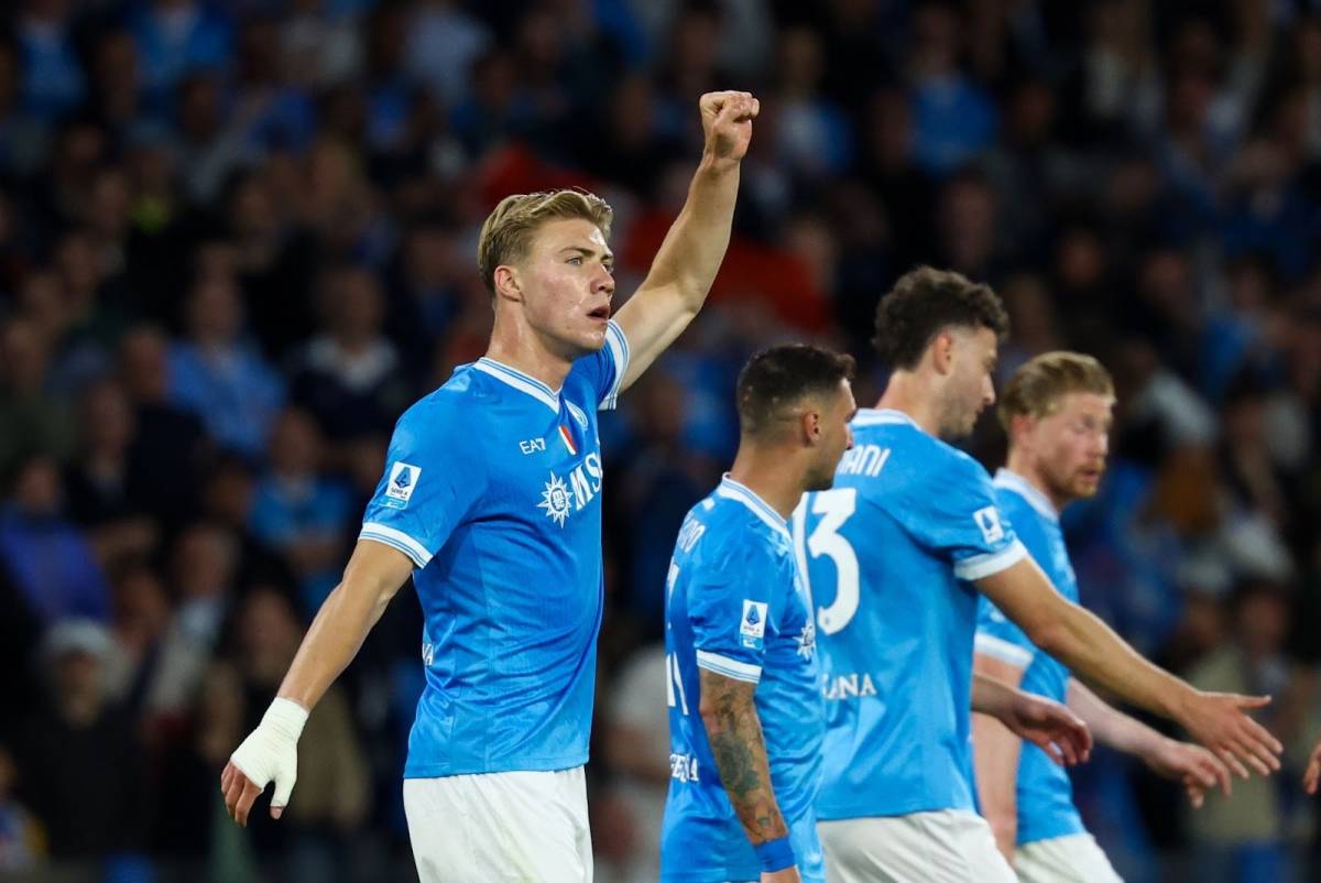 Serie A, il Napoli travolge 4-0 la Cremonese e rimanda lo scudetto dell’Inter