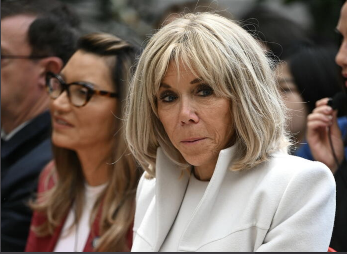 https://img.ilgcdn.com/sites/default/files/styles/xl/public/foto/2026/04/27/1777288171-brigitte-macron.png?_=1777288171