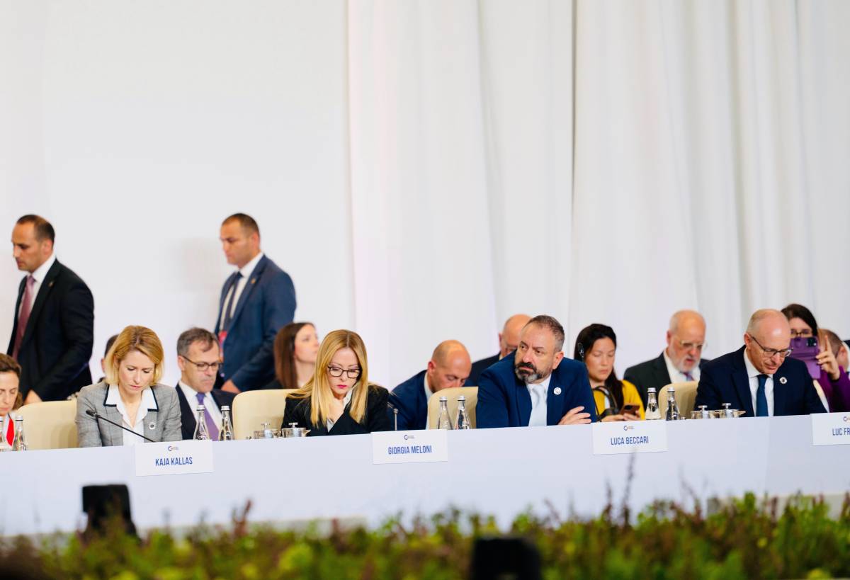 https://img.ilgcdn.com/sites/default/files/styles/xl/public/foto/2026/05/05/1777962309-4exp8p0bz5exmxnfjkrr-filippo-attili-palazzo-chigi.jpeg?_=1777962309