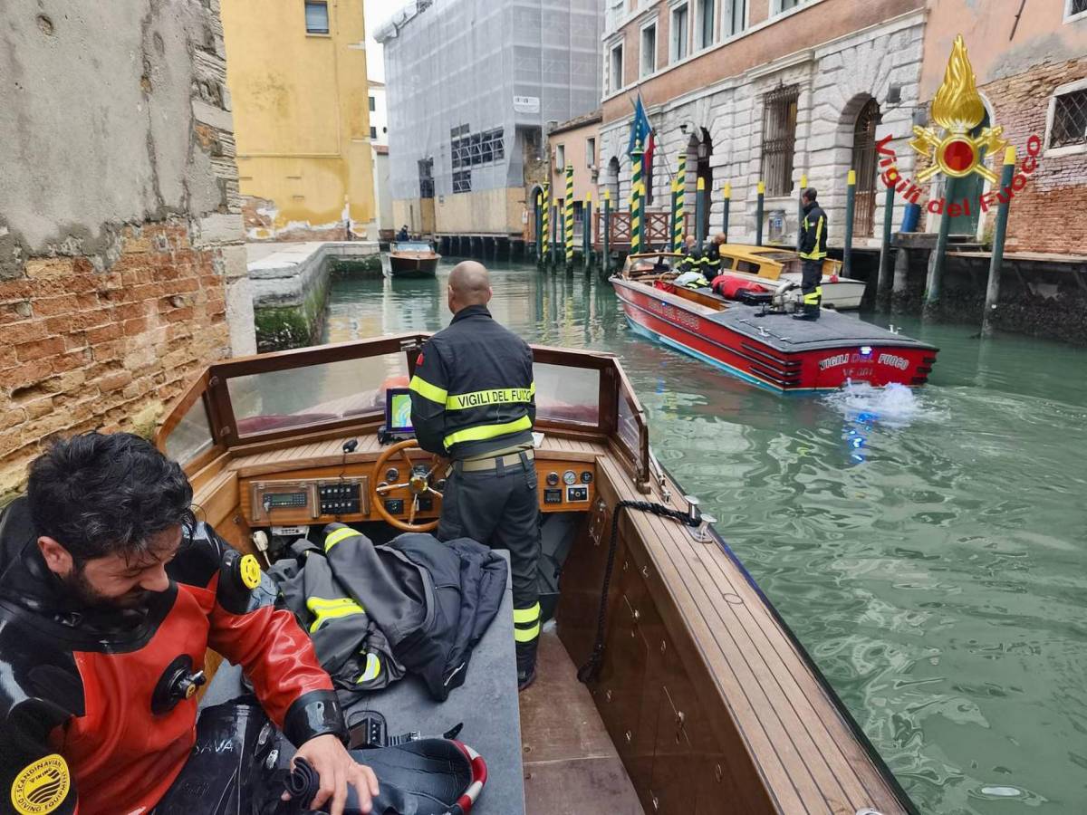 Venezia, cade in acqua con gli amici all'alba: 20enne muore annegato