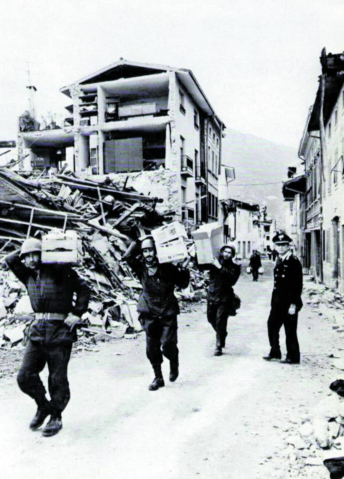 È uno scenario da Hiroshima: paesi sbriciolati per chilometri