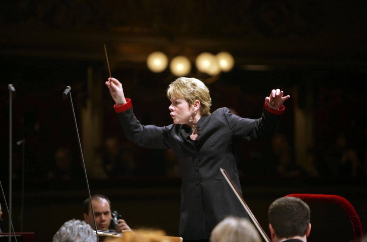 Marin Alsop, la “bacchetta” prima osteggiata poi osannata