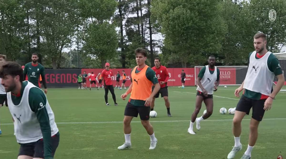 https://img.ilgcdn.com/sites/default/files/styles/xl/public/foto/2026/05/12/1778618701-milan-allenamento.jpg?_=1778618701