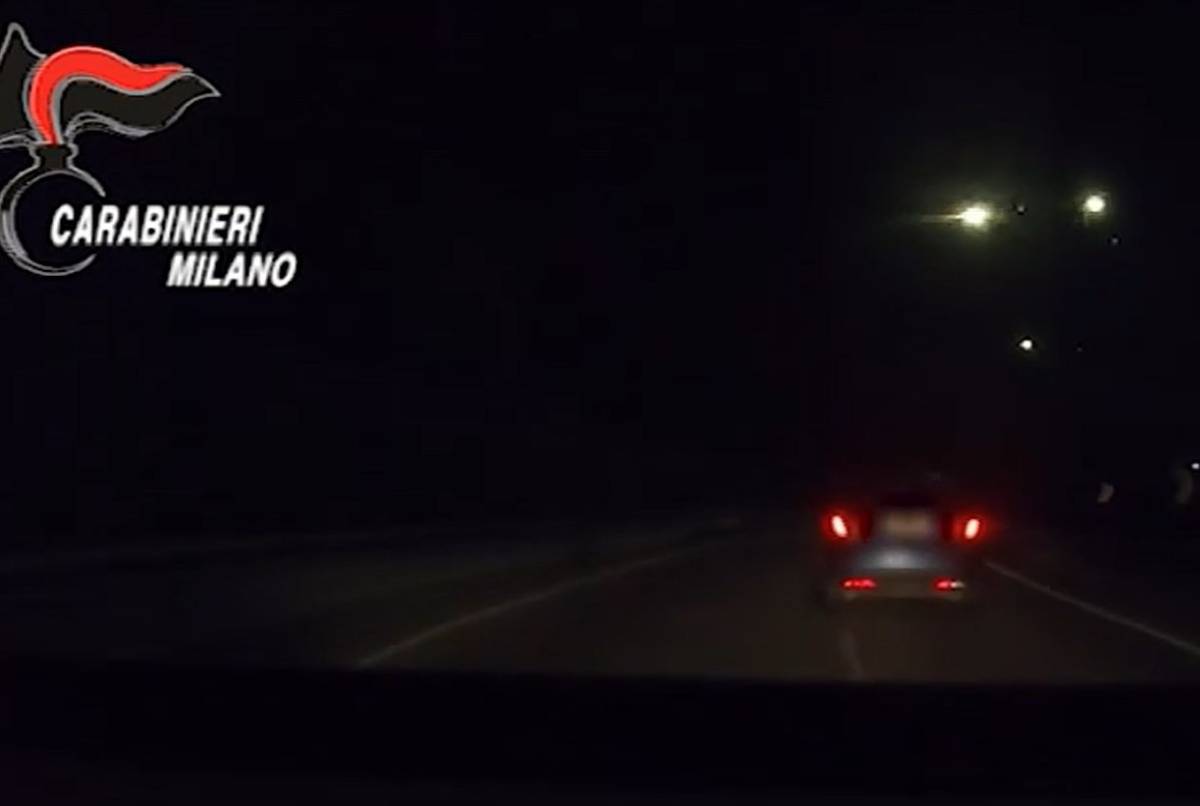 L’inseguimento a folle velocità contromano e l’arresto dopo il tentativo di fuga dalla caserma: fermati due marocchini