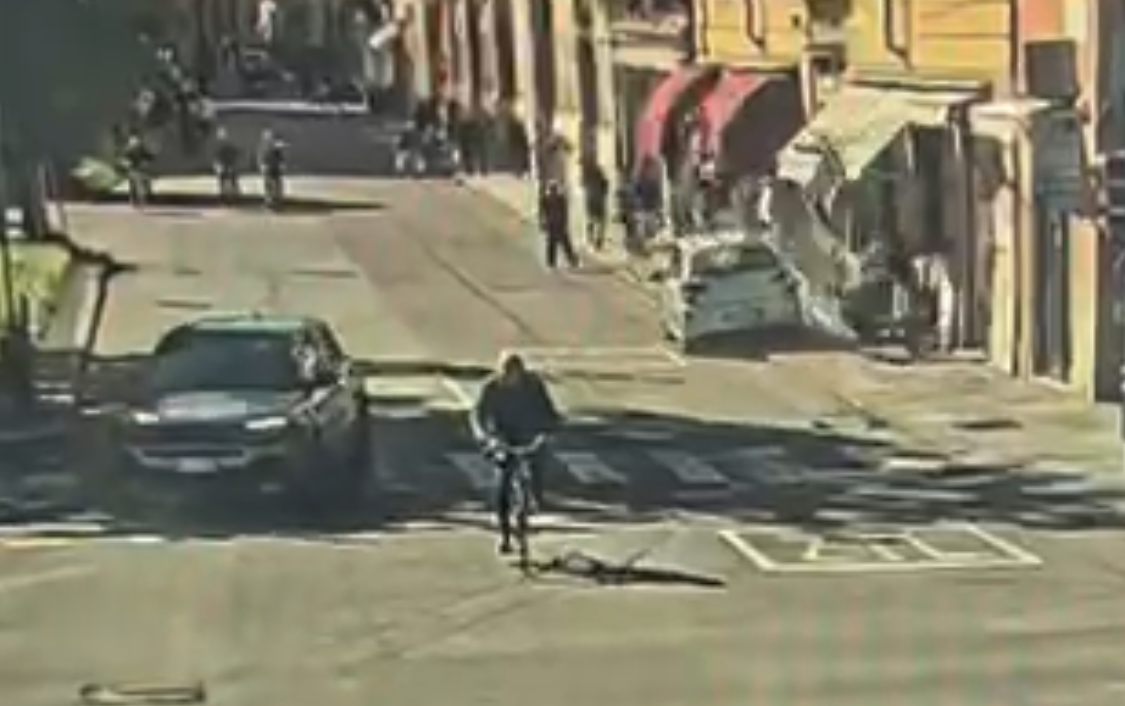 Quel tizio in bici che se ne va, ci fa paura chiamarlo “terrorismo” e Modena: quindi, oggi…