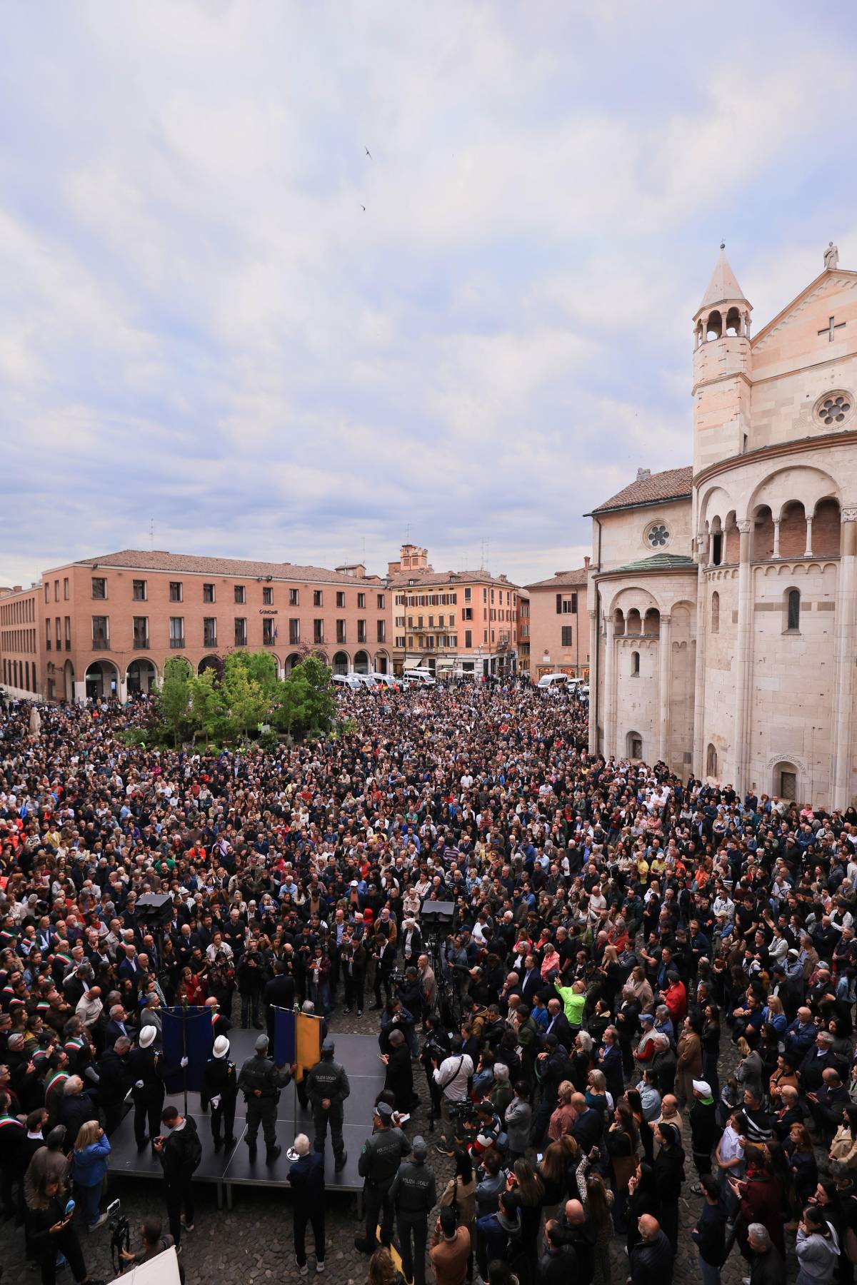 E Modena da sempre targata Pd replica con le fiaccole buoniste