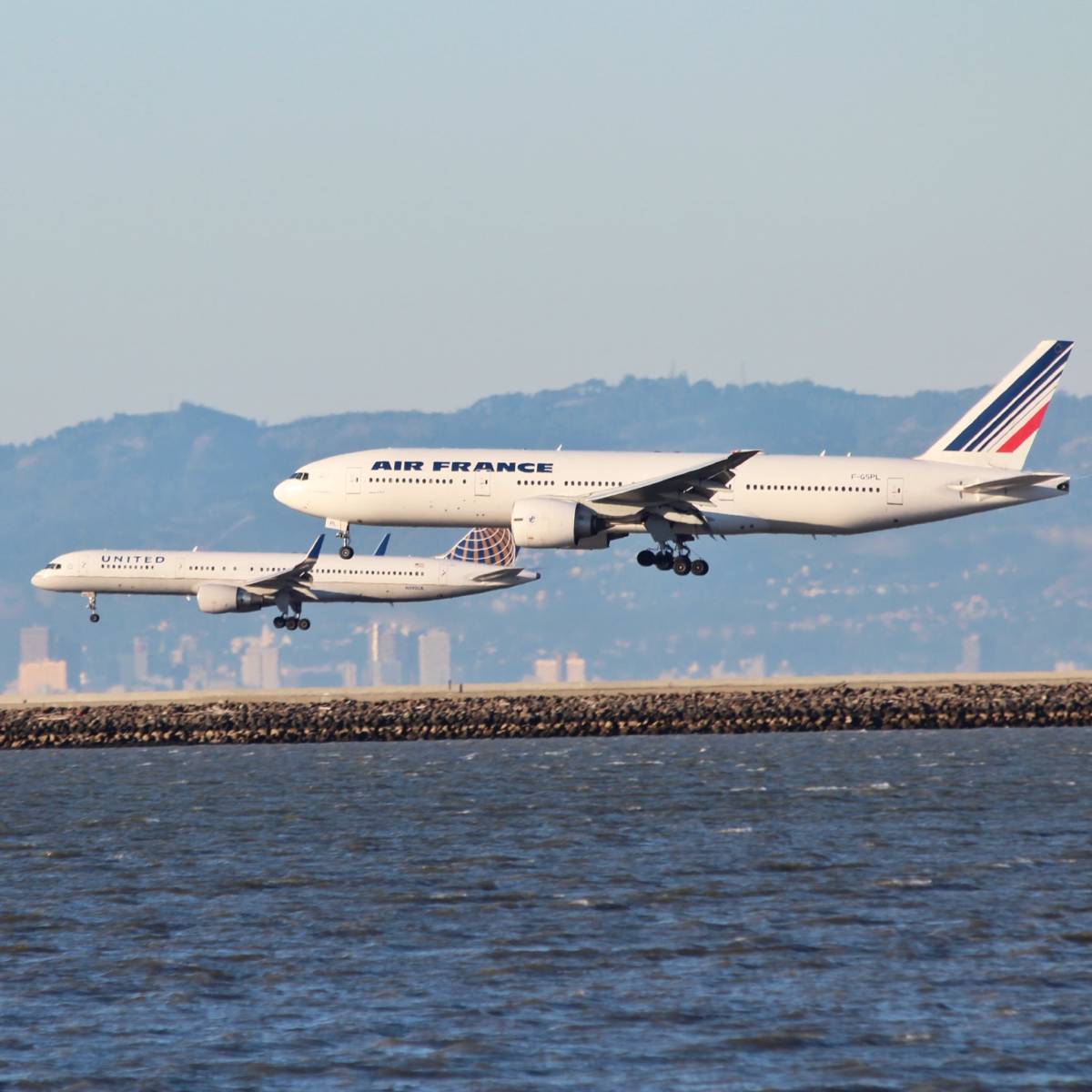 Ebola, Boeing 777 di Air France per Detroit imbarca un passeggero del Congo: Usa vietano l’ingresso