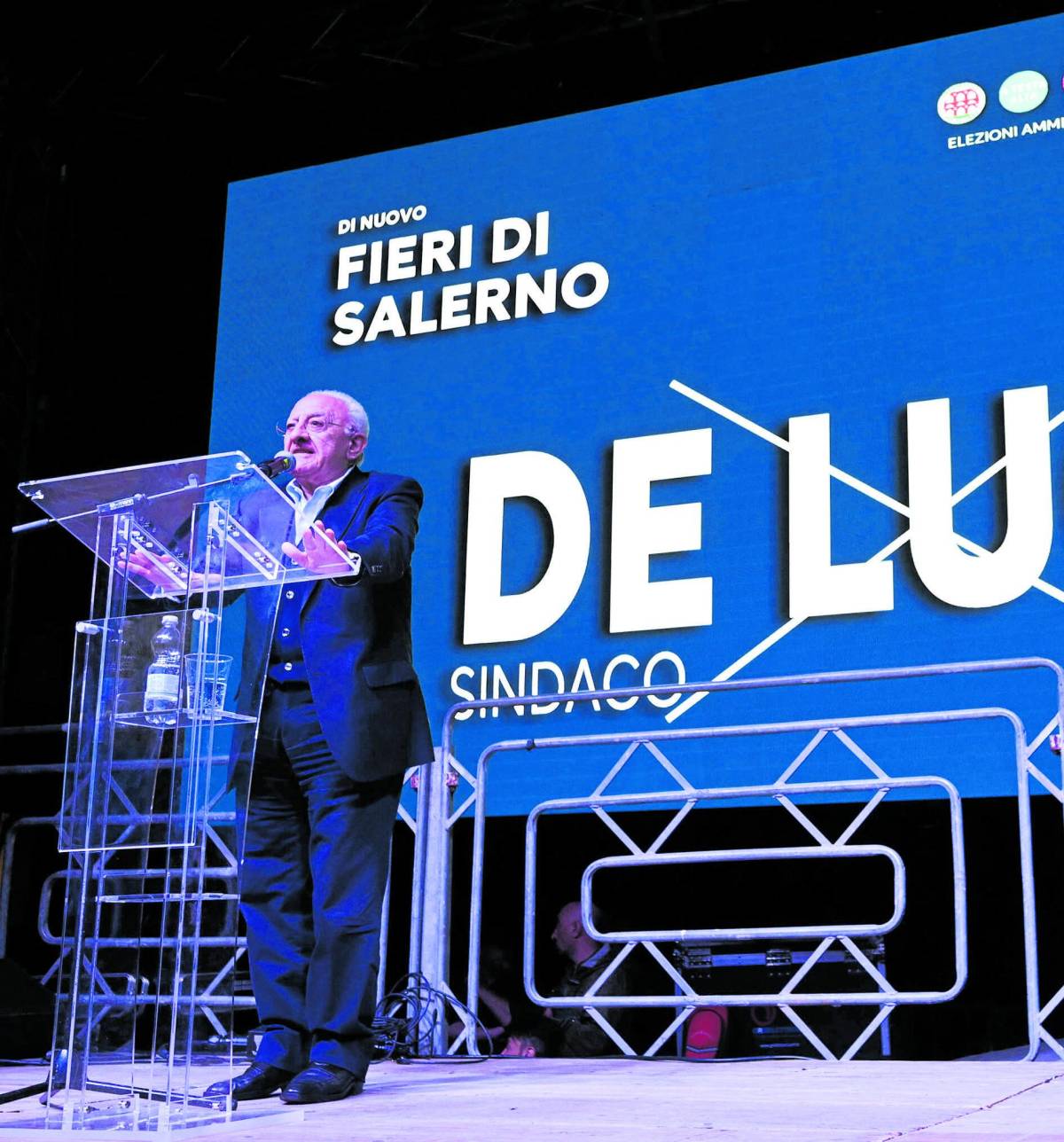 Il ritorno a Salerno di De Luca. Lo sceriffo-re vince anche da solo